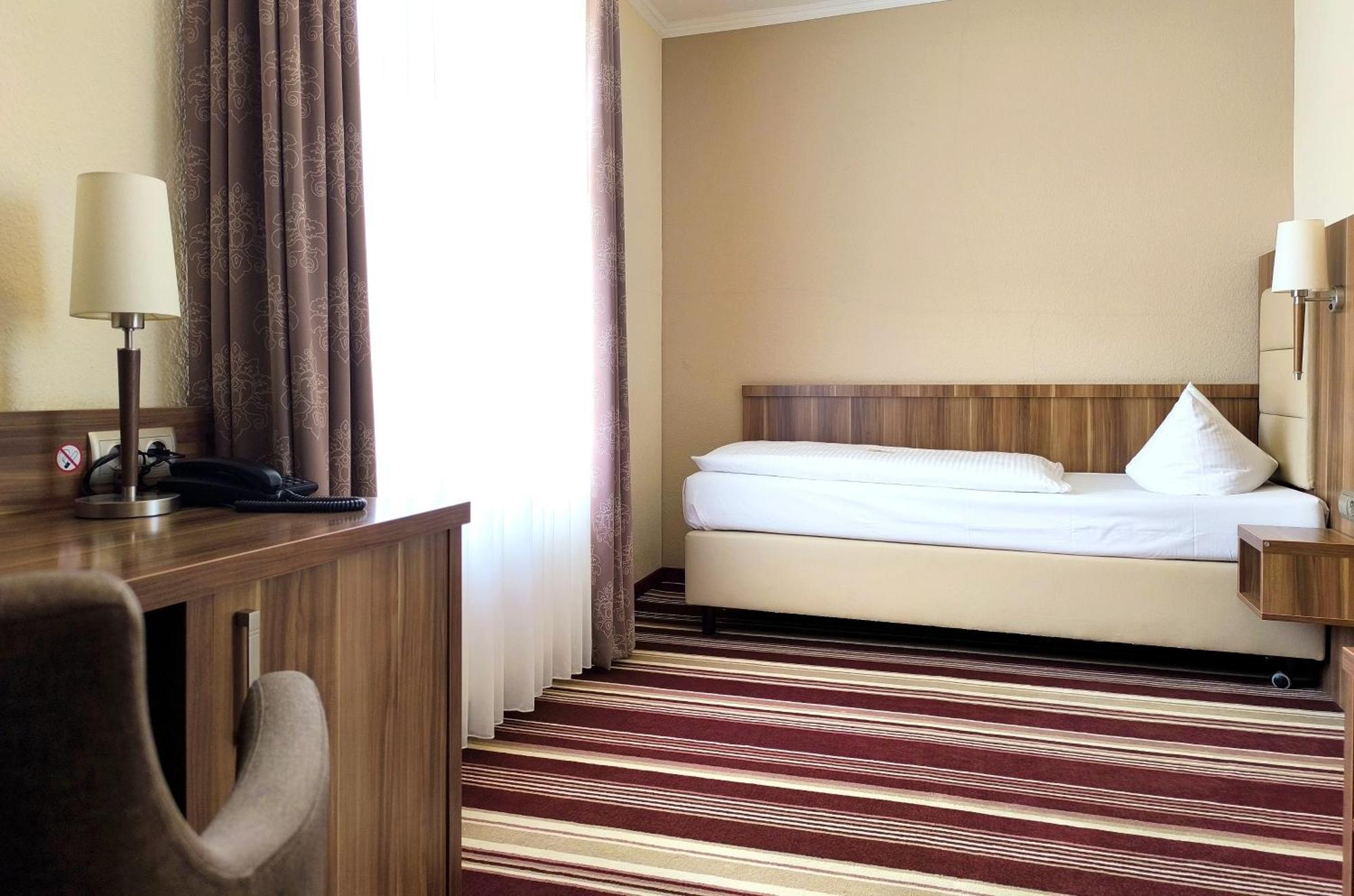 Hotel Burgas Stassfurt Exterior foto